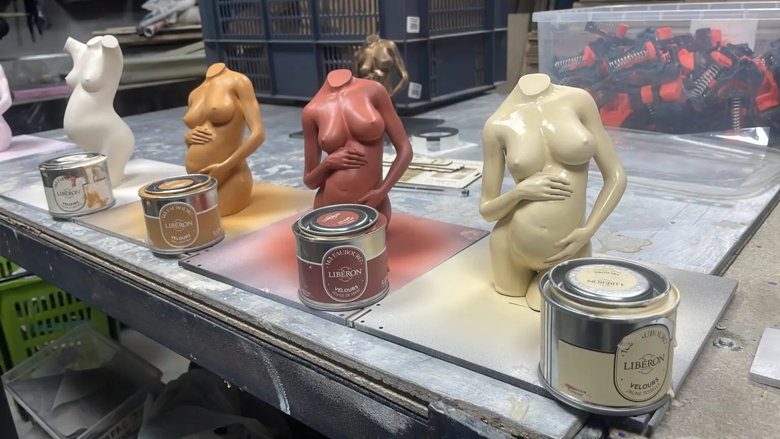 4 sculptures de couleurs
