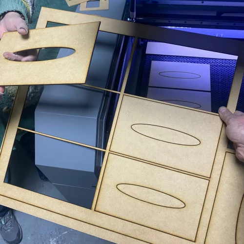 Haut boite à clinex par Gravure Laser Découpe et gravure en laser