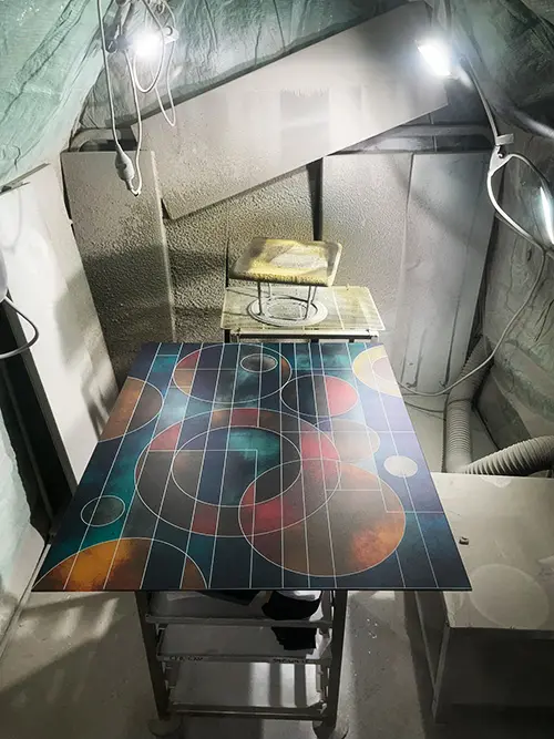 Intégration vitrophanie sur mesure dans meuble intérieur particulier